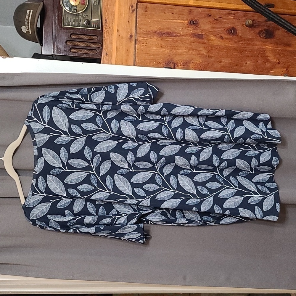 LuLaRoe Simply Comfortable Woms Shirt Tunic Navy W/ White Leaves High Low Hem 2X - Picture 4 of 7